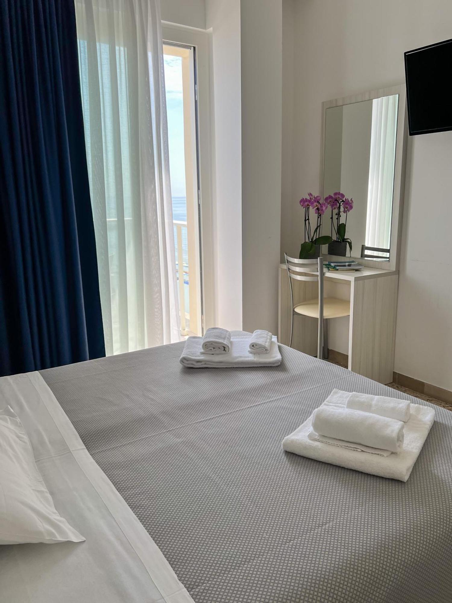 Hotel Ideal Купра-Мариттіма Екстер'єр фото
